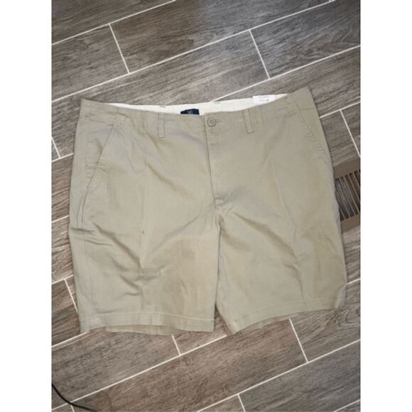 Shorts khaki color. Nice dress or play shorts. anywhere else you want to go. Siz - Picture 14 of 16